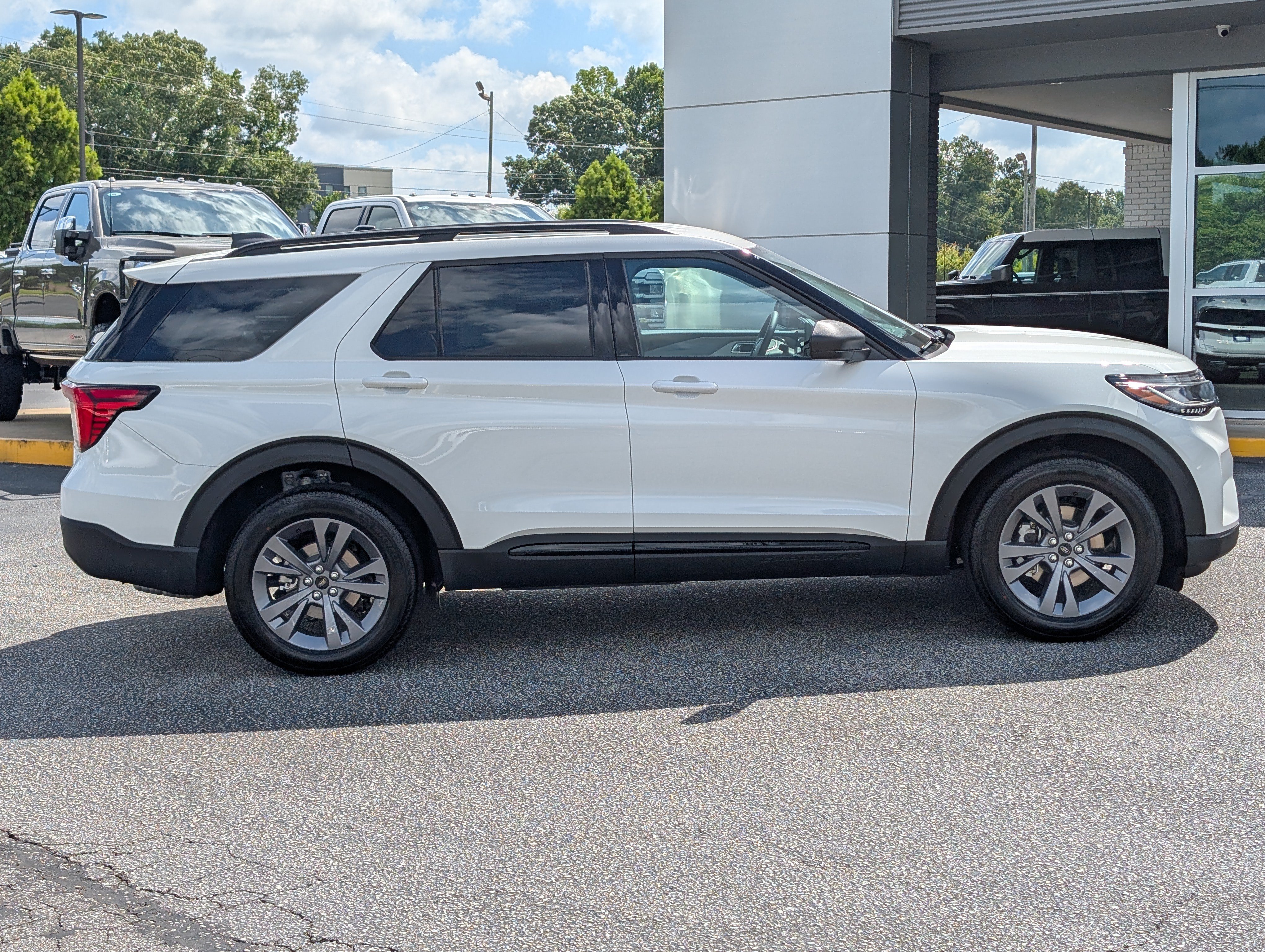 New 2026 Ford Explorer Active w/ Active Comfort Package AWD/4WD image 8