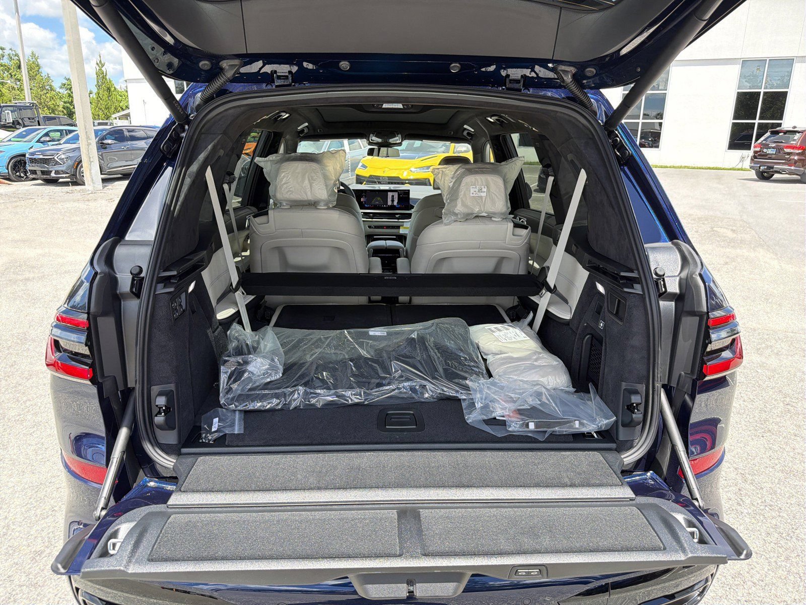 New 2027 BMW X7 xDrive40i w/ Executive Package AWD/4WD image 11
