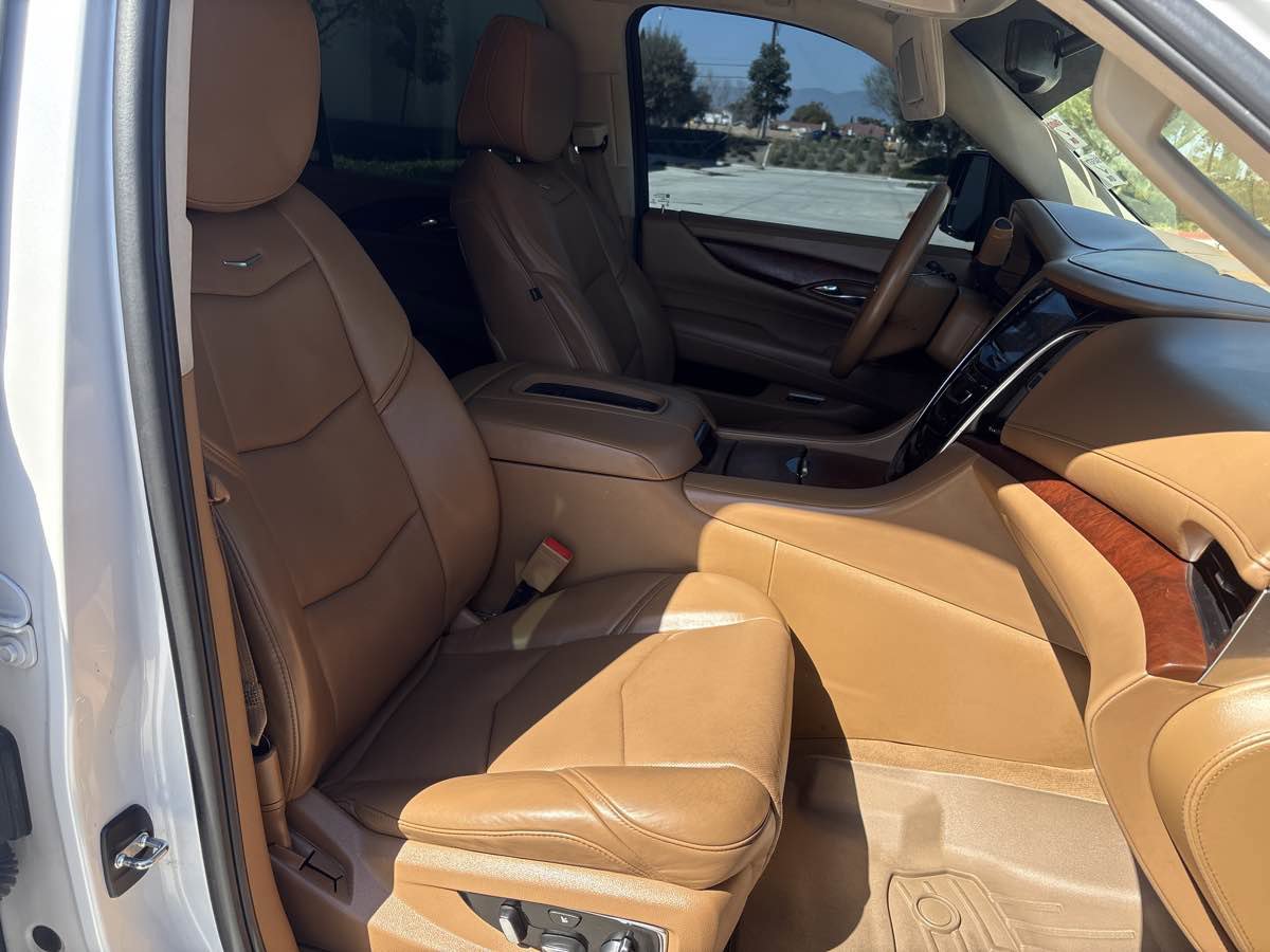 Used 2016 Cadillac Escalade Platinum image 25