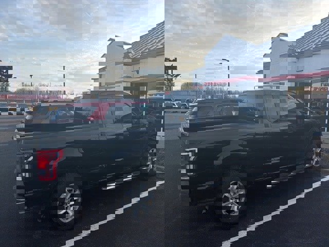 Used 2017 Ford F150 XLT image 2