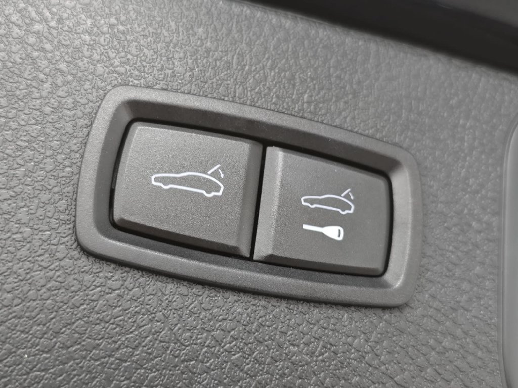 Certified 2019 Porsche Macan AWD/4WD image 32