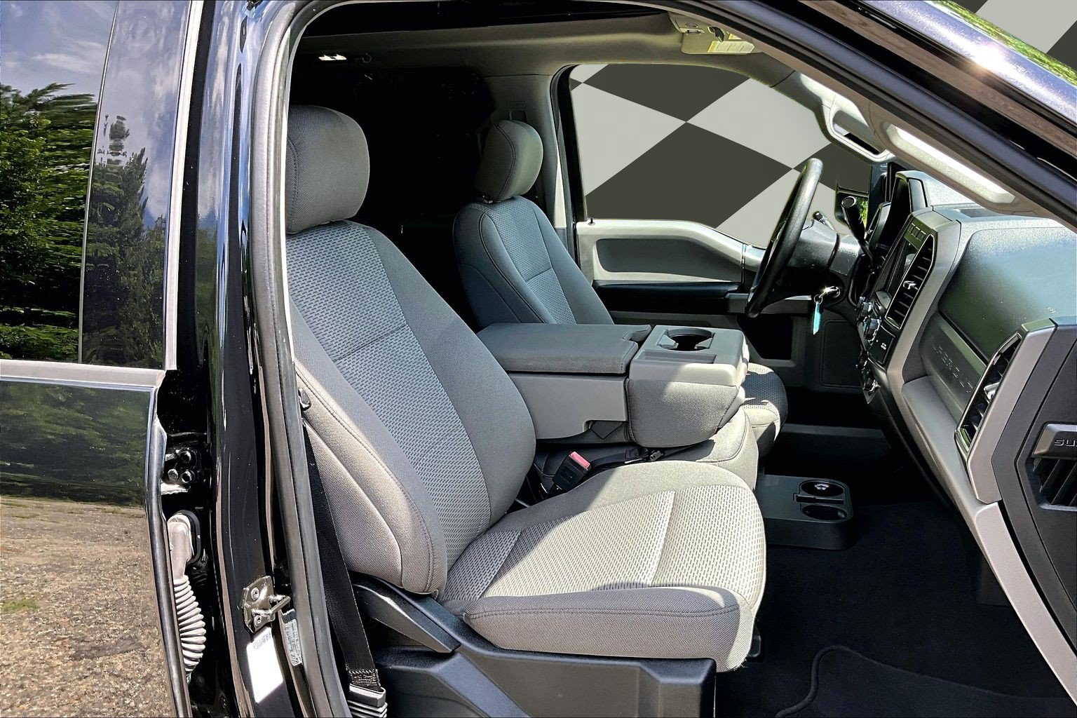 Certified 2020 Ford F450 XLT w/ XLT Premium Package AWD/4WD image 7