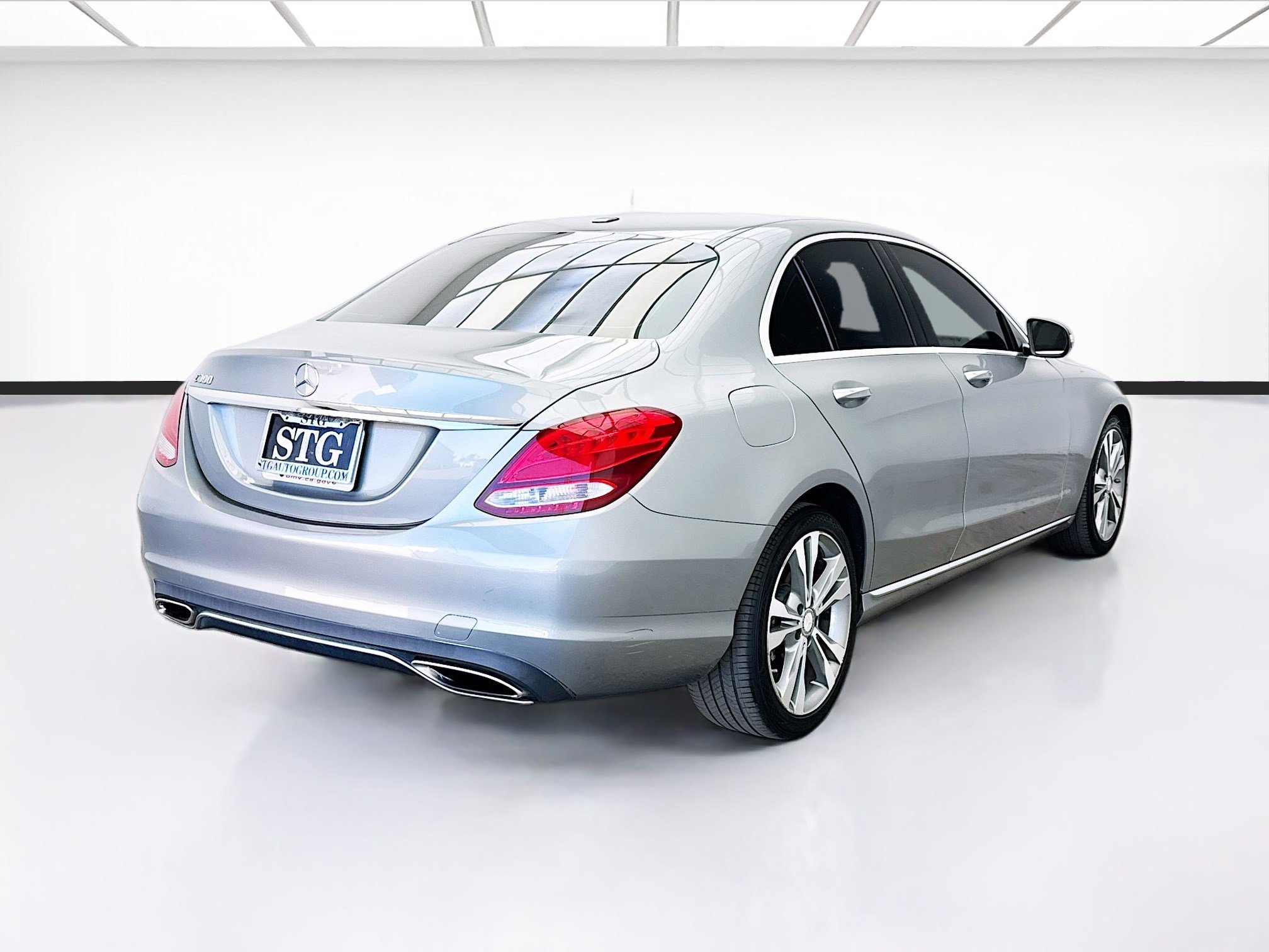 Used 2015 Mercedes-Benz C 300 Sedan image 4