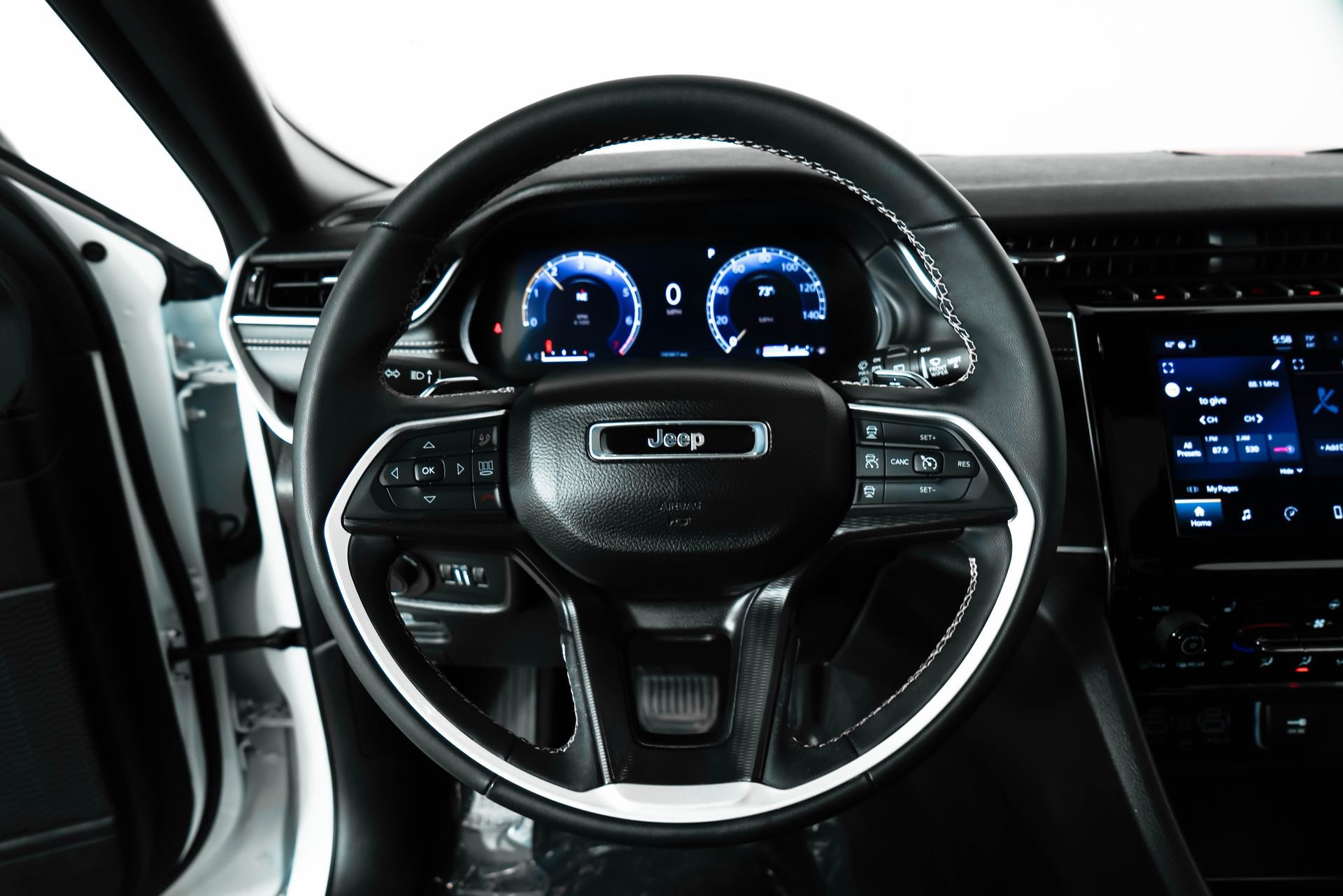 Used 2024 Jeep Grand Cherokee L Altitude image 23