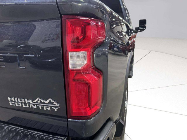 Used 2020 Chevrolet Silverado 2500 High Country w/ Technology Package AWD/4WD image 12