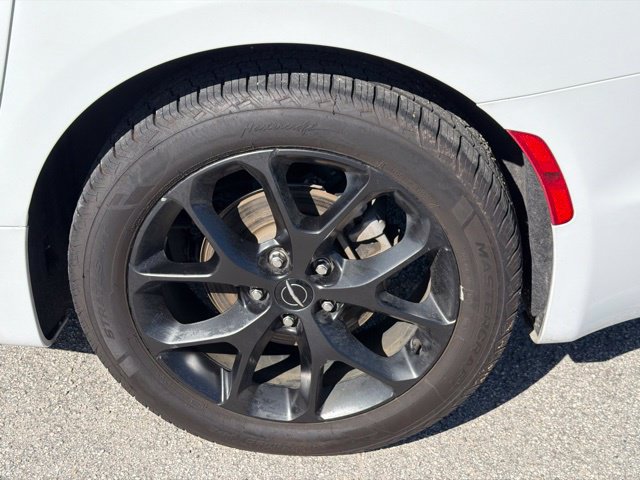 Used 2025 Chrysler Pacifica Limited FWD image 14