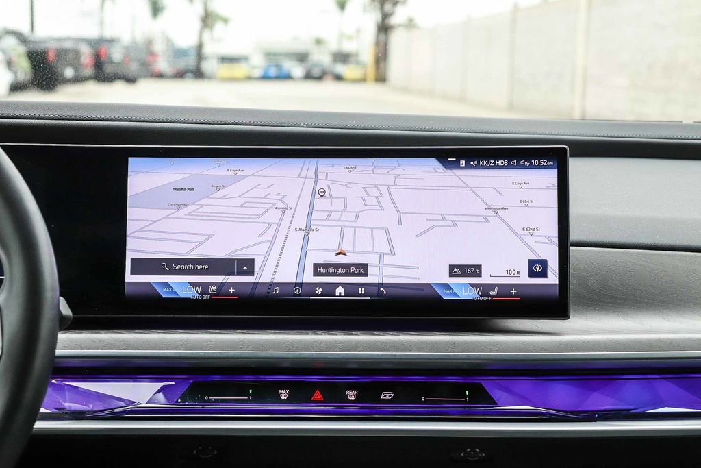 Used 2023 BMW 740i w/ Parking Assistance Package image 14