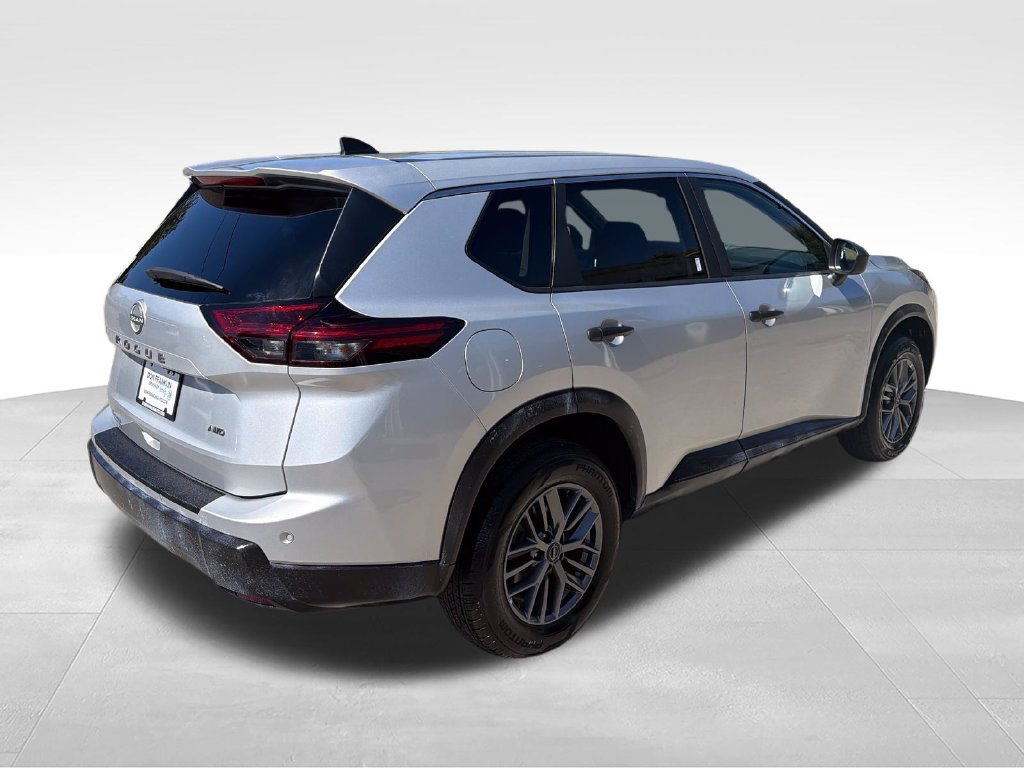 Used 2024 Nissan Rogue S AWD/4WD image 5