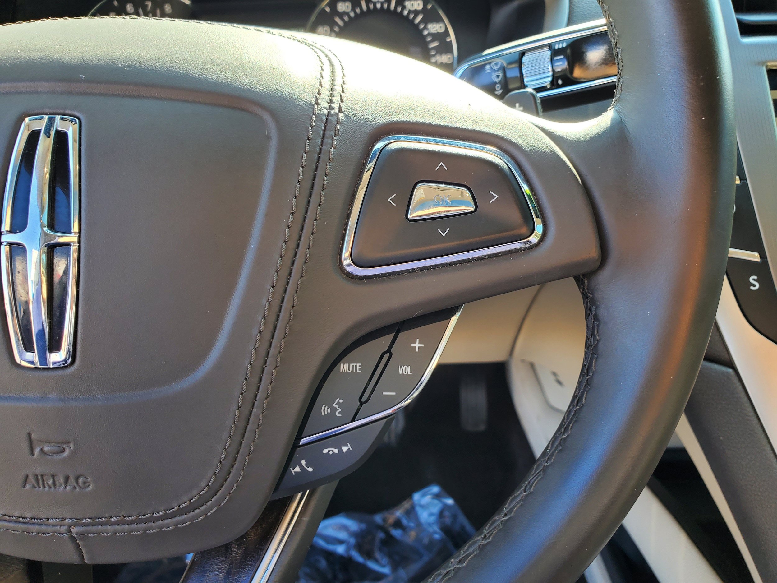 Used 2017 Lincoln MKZ Reserve FWD image 18