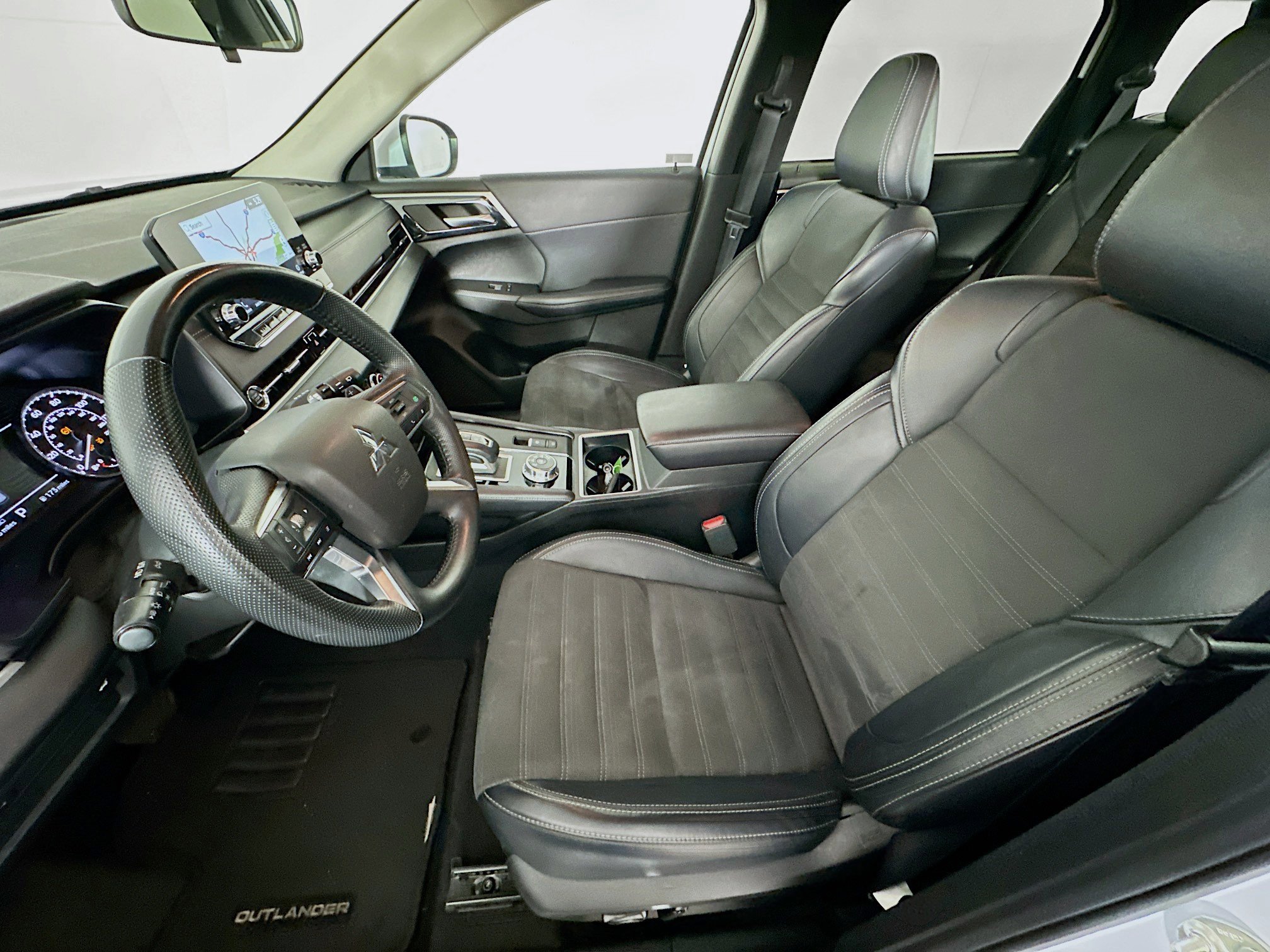 Used 2024 Mitsubishi Outlander SE image 13