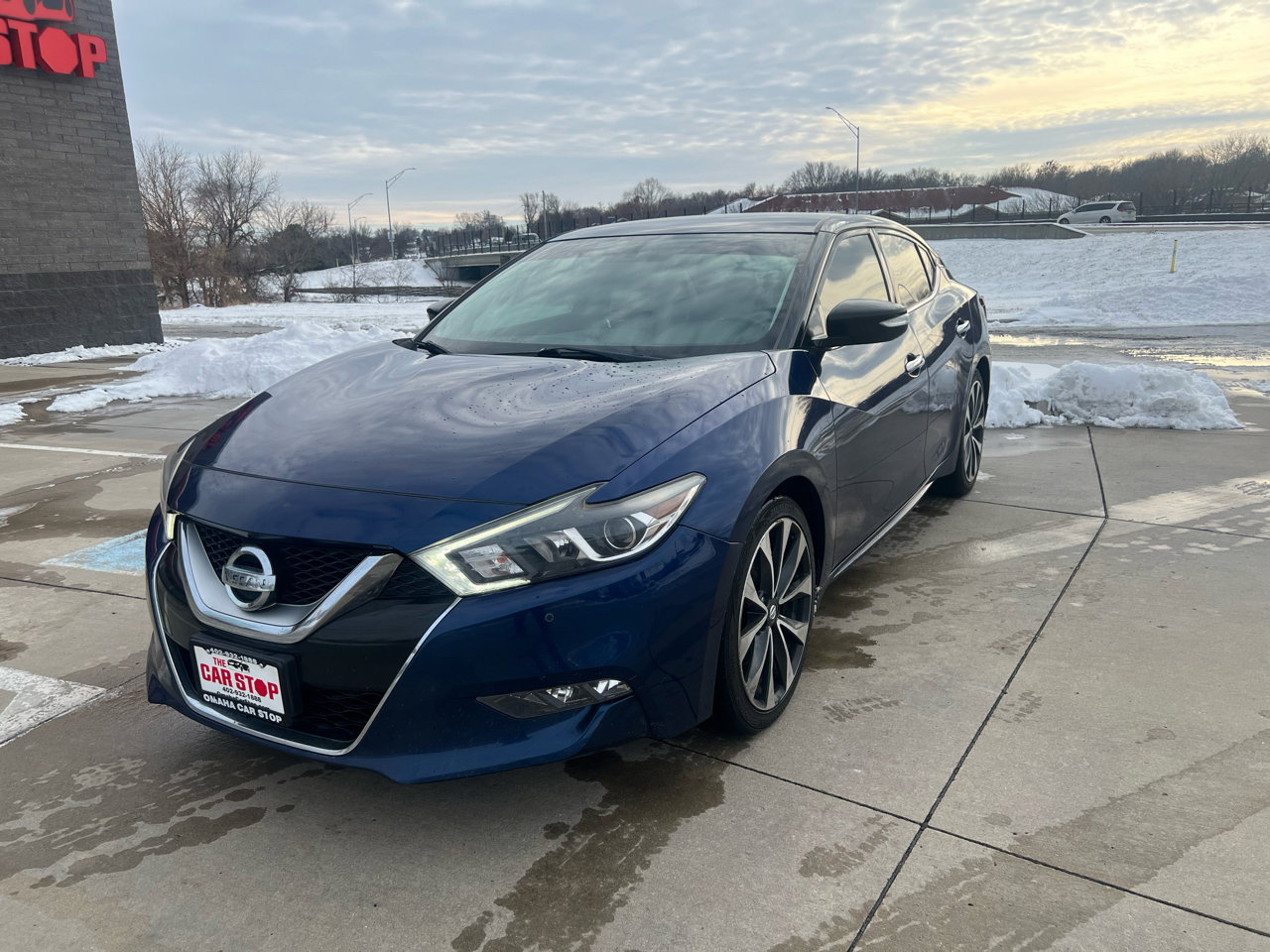 Used 2017 Nissan Maxima SR image 2