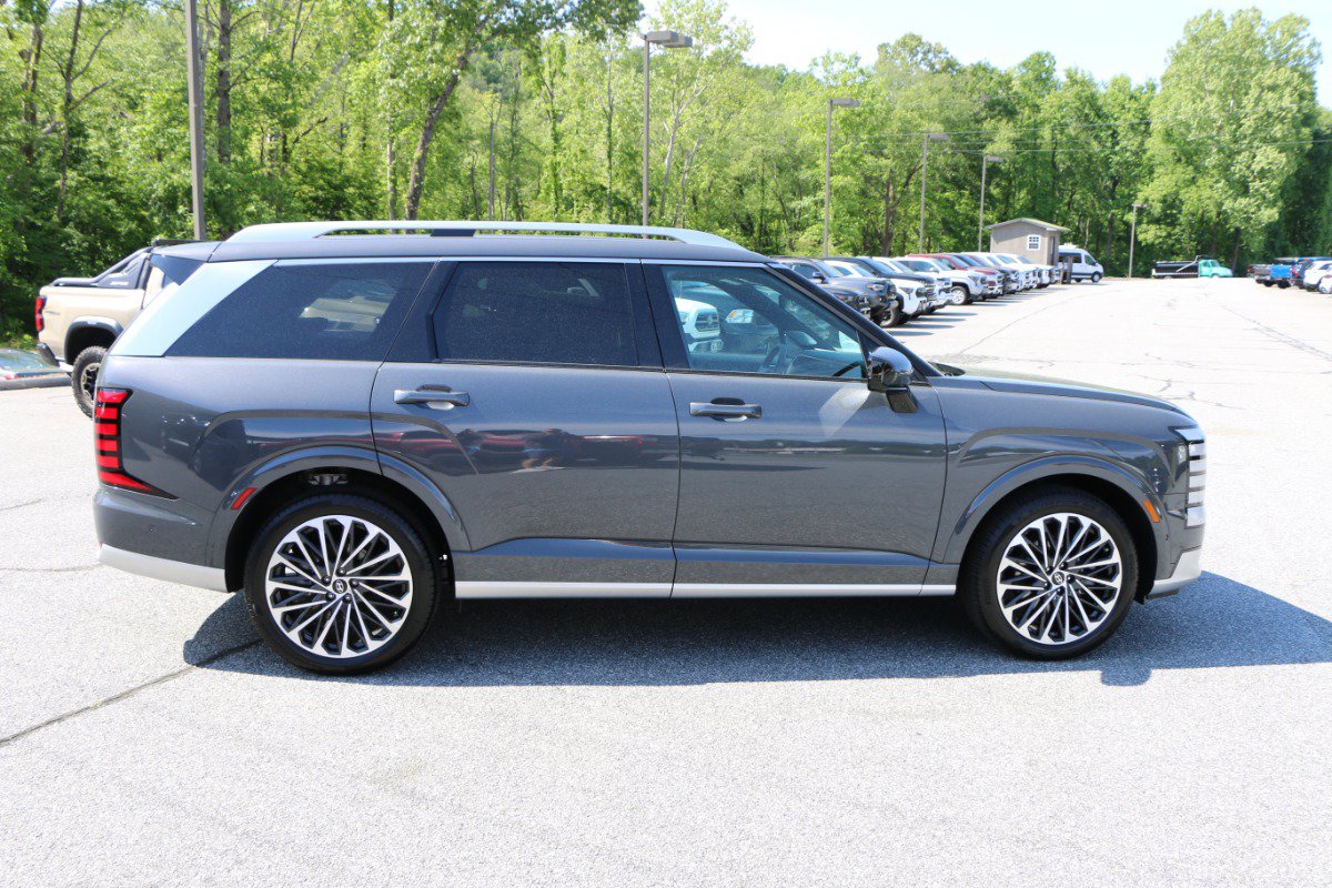 Used 2026 Hyundai Palisade Calligraphy FWD image 9