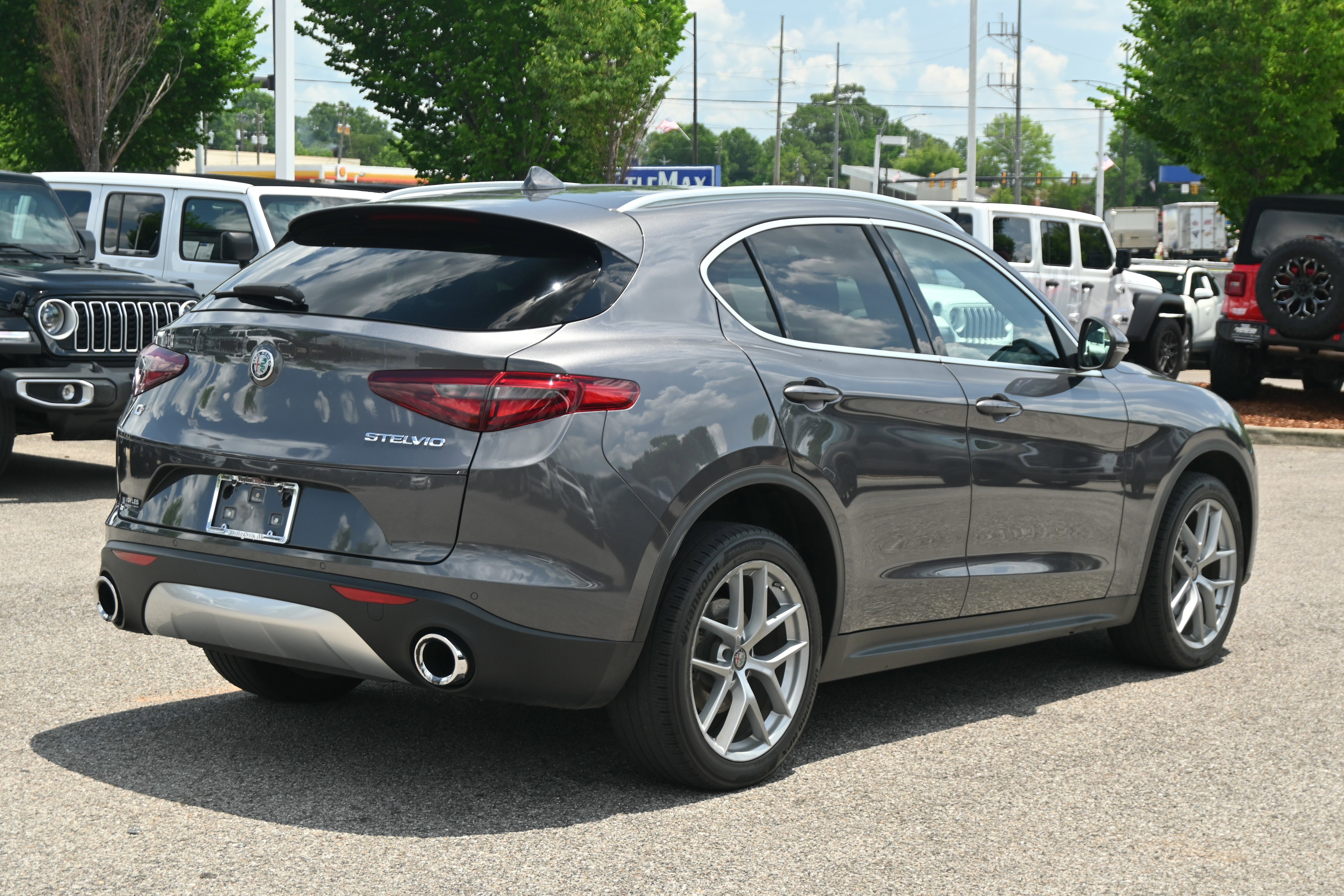 Used 2018 Alfa Romeo Stelvio AWD image 9