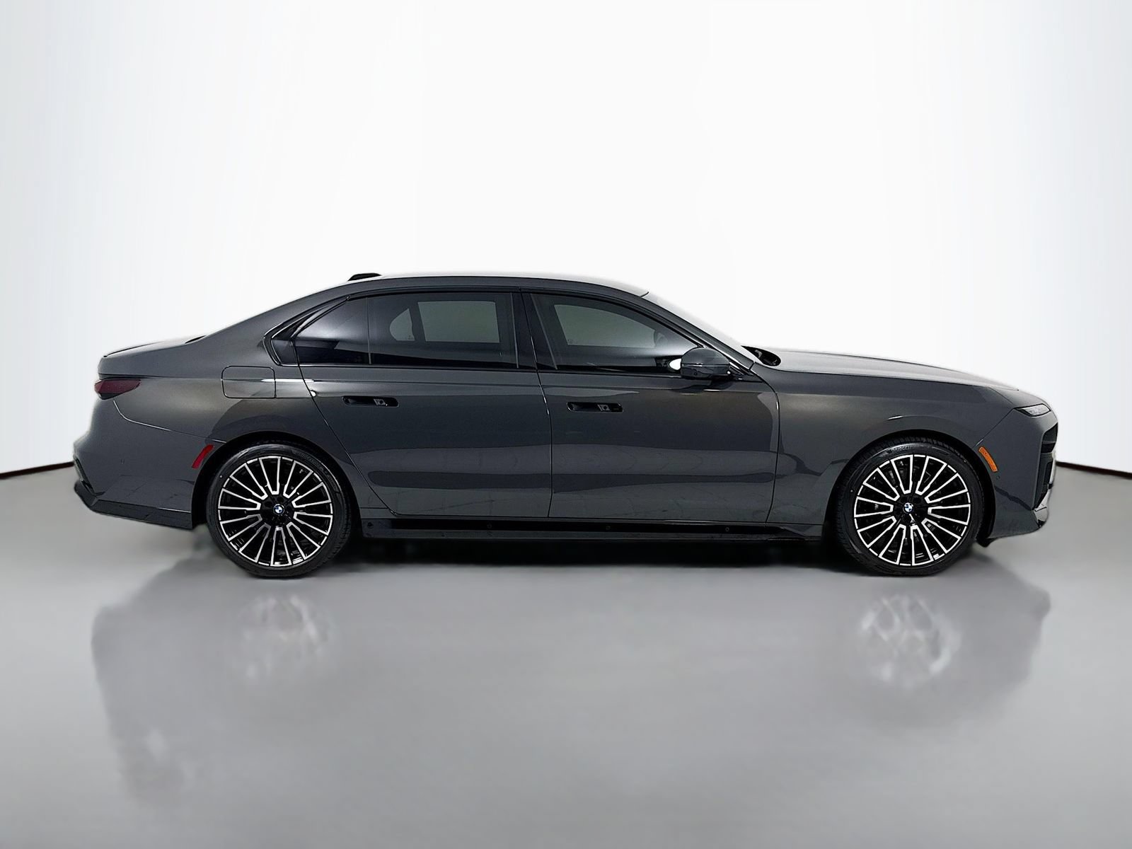 Used 2026 BMW 760i xDrive AWD/4WD image 8