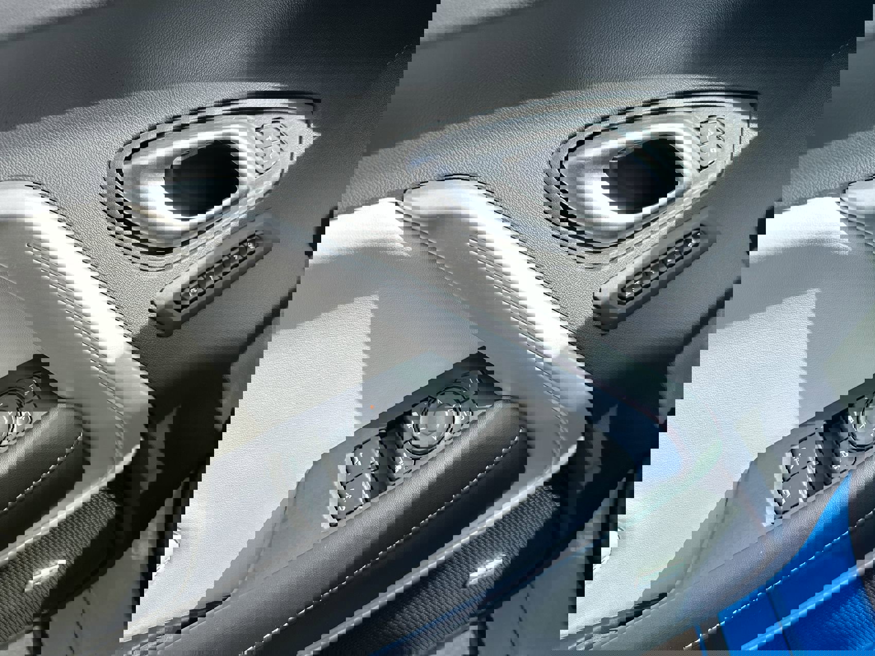 Used 2022 Chevrolet Camaro LT image 13