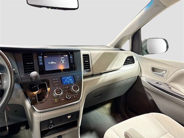 Used 2016 Toyota Sienna LE image 23