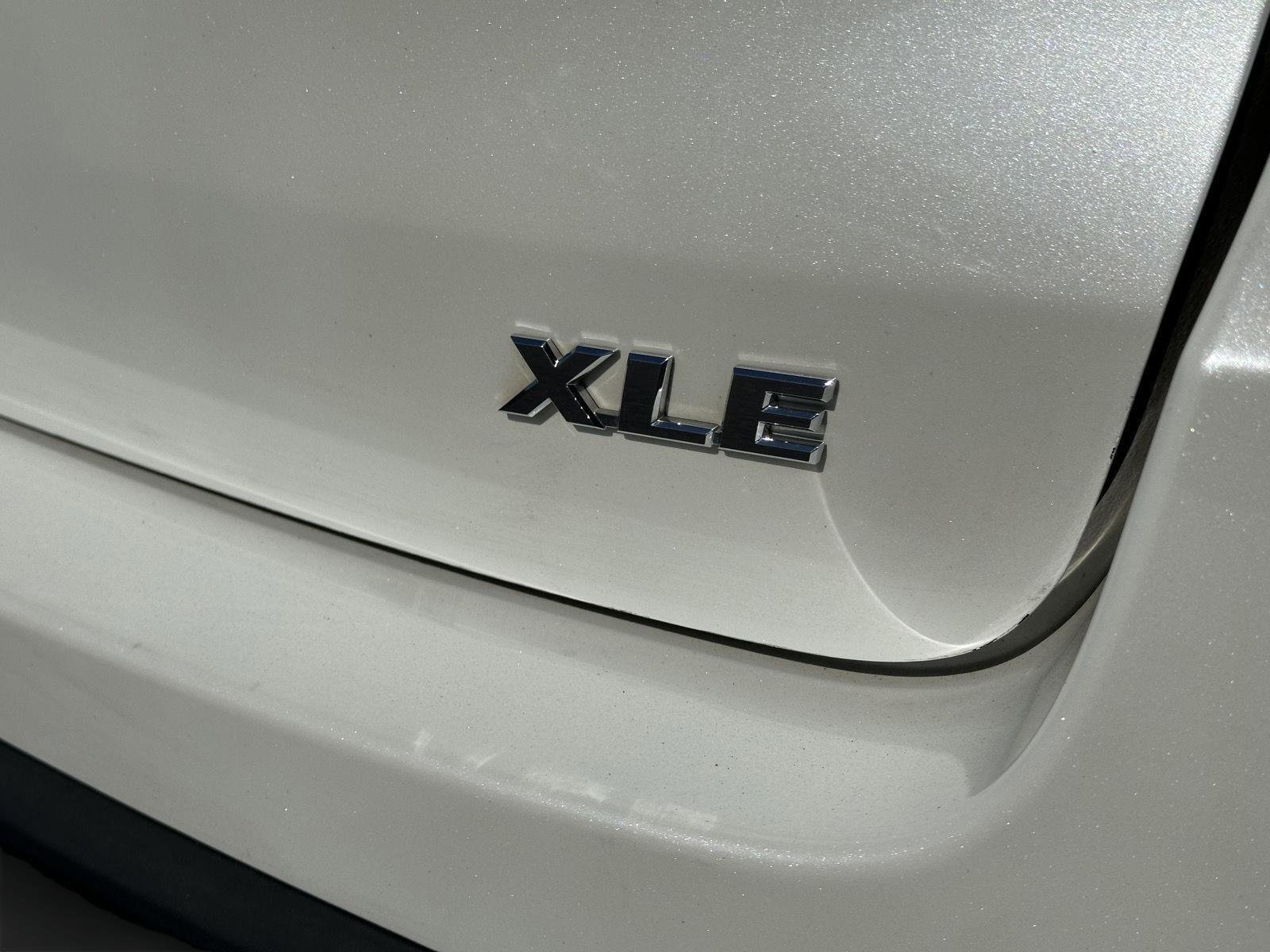 Used 2016 Toyota Highlander XLE image 10