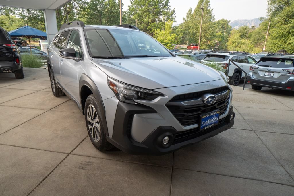 Certified 2025 Subaru Outback Premium AWD/4WD image 2