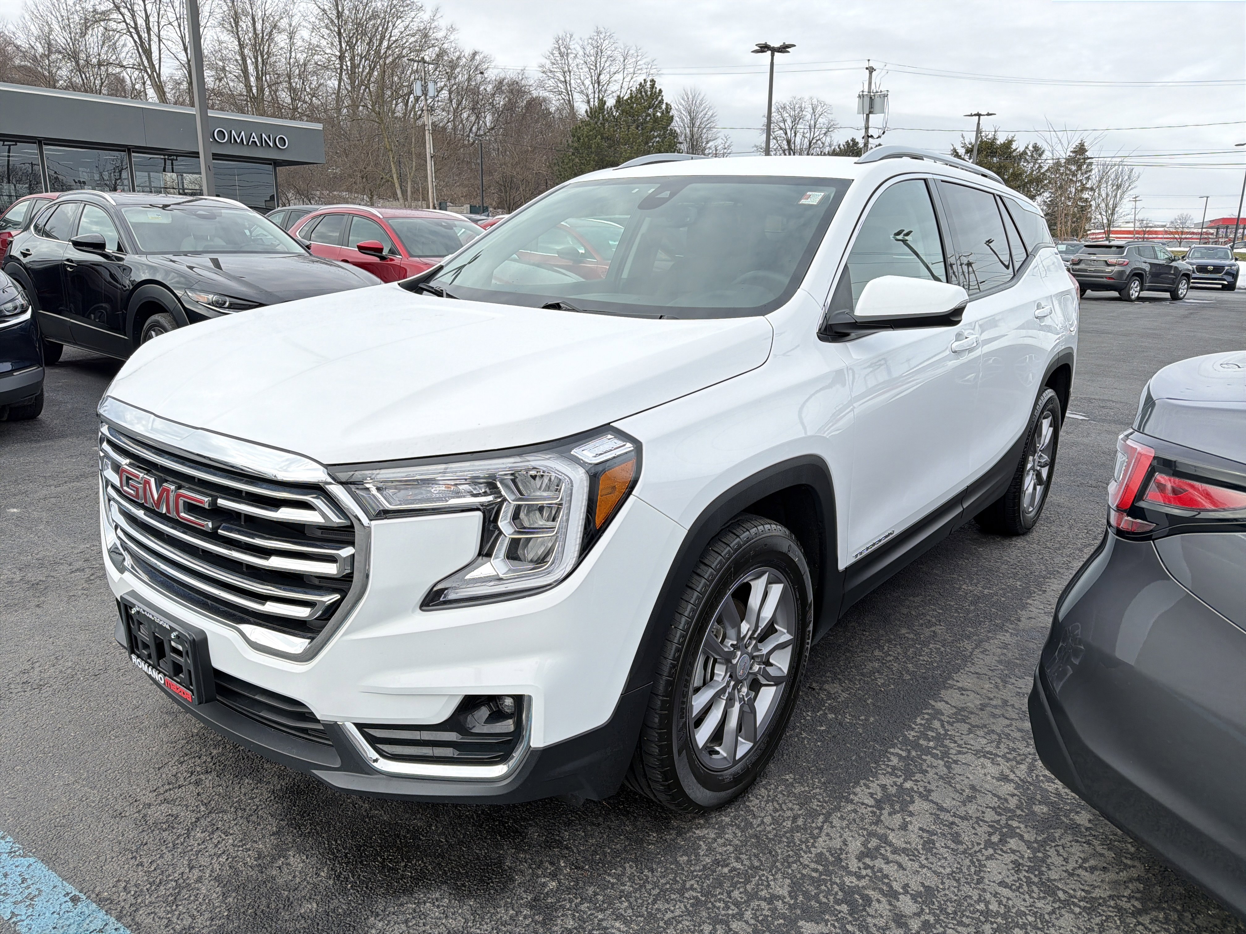 Used 2024 GMC Terrain SLT image 4