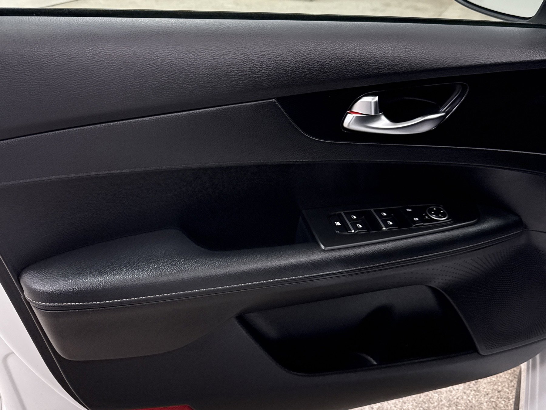 Used 2024 Kia Forte GT-Line image 3