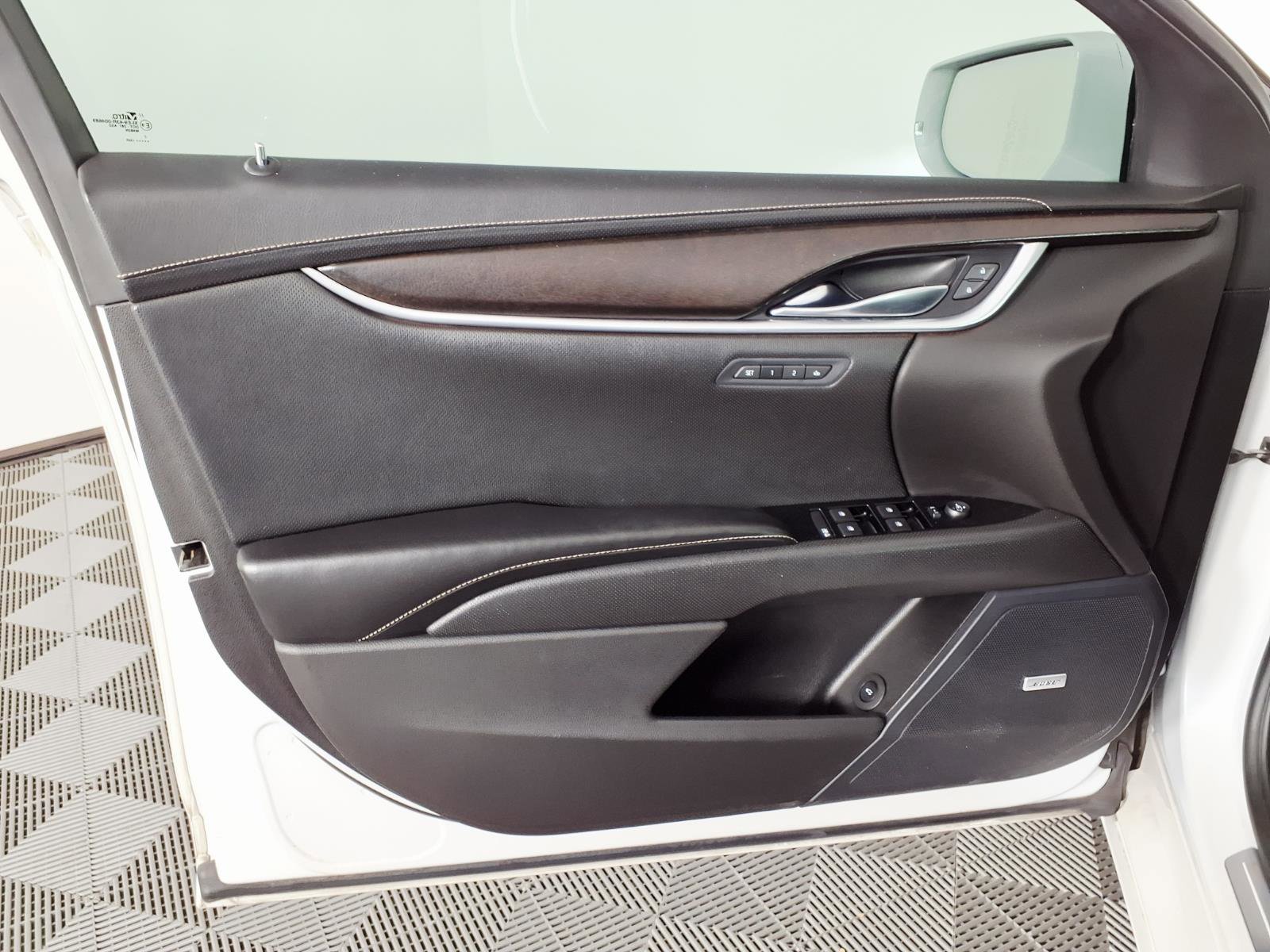 Used 2019 Cadillac XTS Luxury FWD image 16