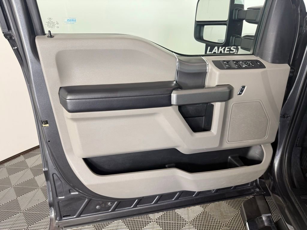 Used 2017 Ford F250 XLT w/ XLT Premium Package image 14