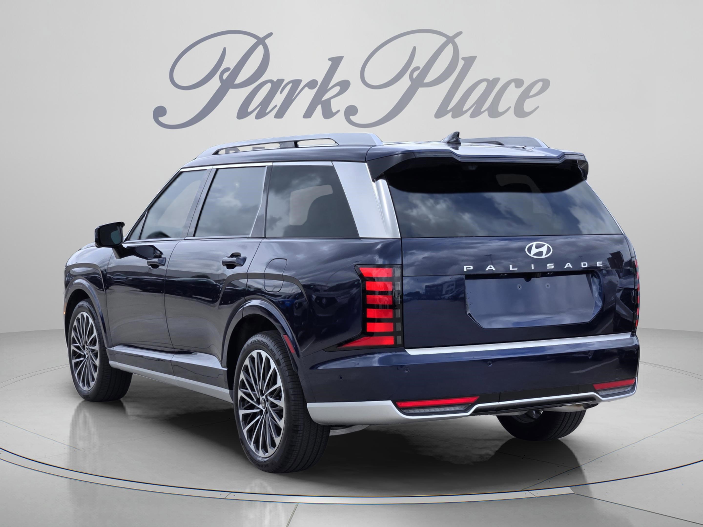 Used 2026 Hyundai Palisade Calligraphy FWD image 3