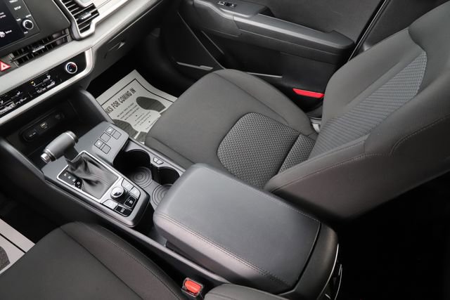 Used 2025 Kia Sportage LX image 21