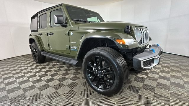 Used 2024 Jeep Wrangler Unlimited Sahara w/ Technology Group AWD/4WD image 2