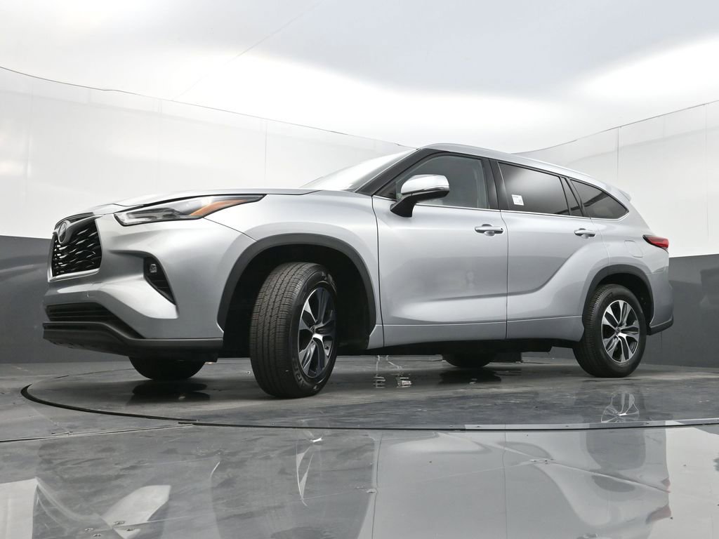 Used 2022 Toyota Highlander XLE image 29
