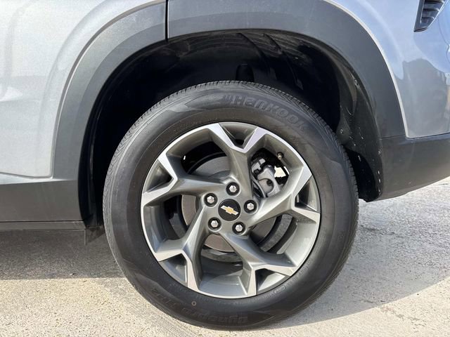 Used 2025 Chevrolet Trax LT w/ LT Convenience Package FWD image 16