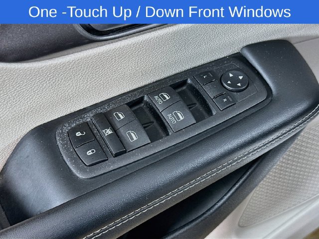 Used 2024 Chrysler Pacifica Touring-L FWD image 23