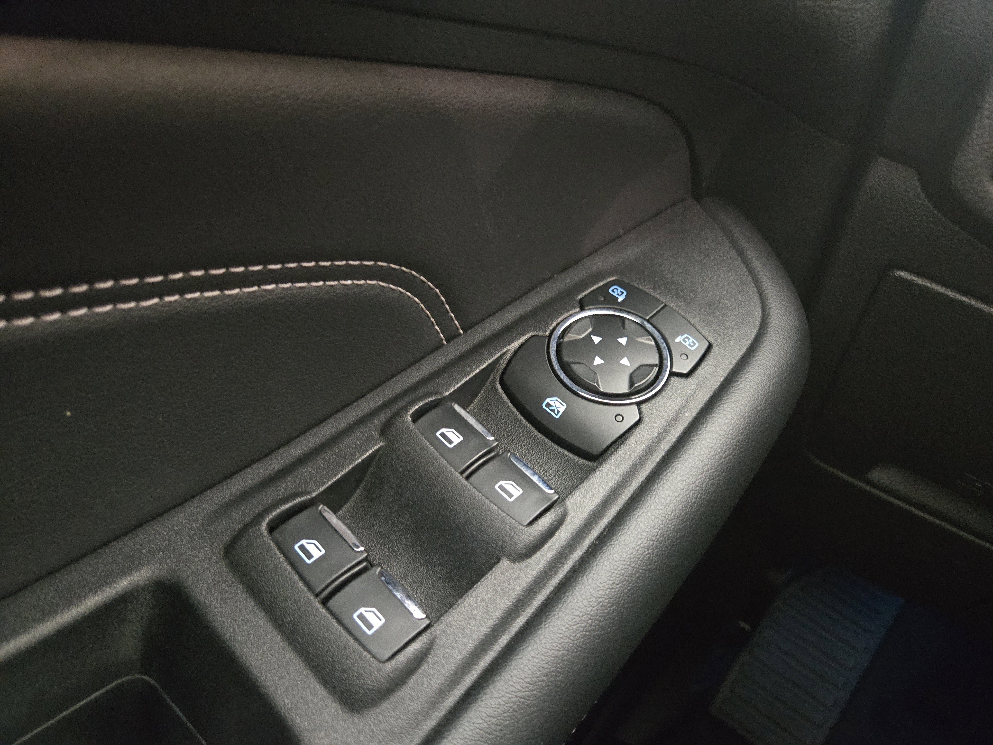 Used 2024 Ford Edge Titanium image 29