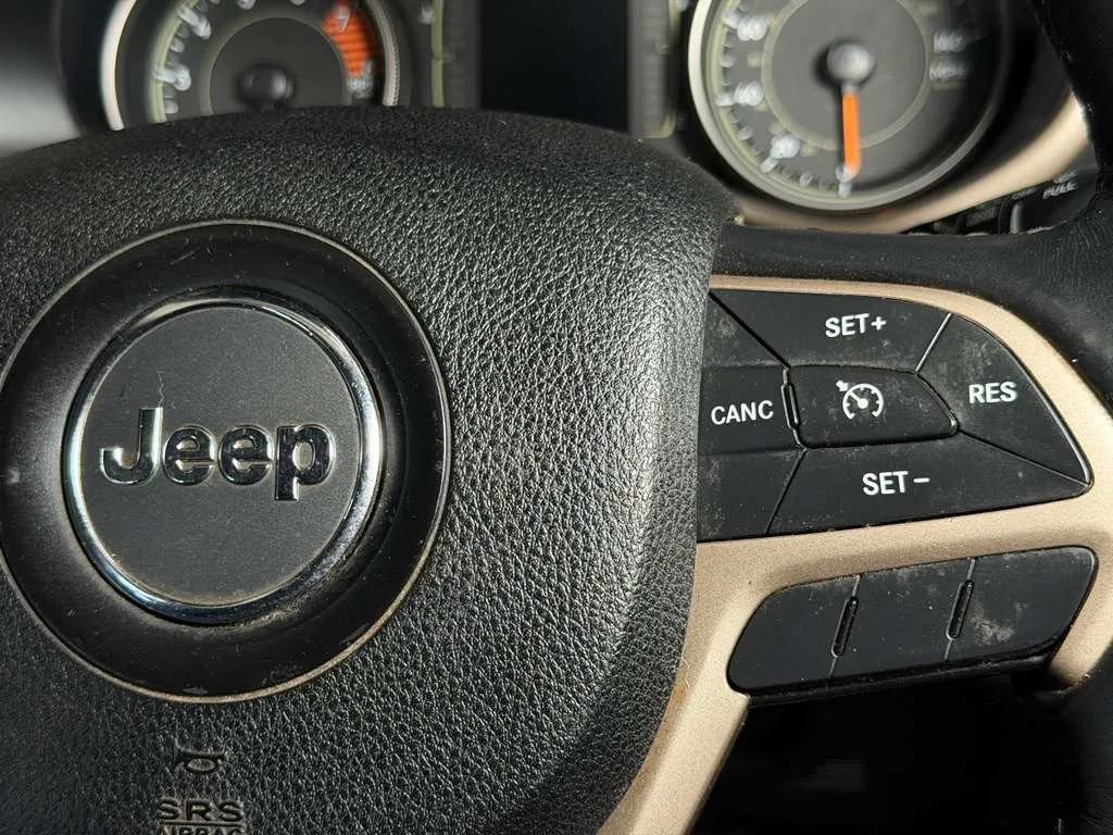Used 2016 Jeep Cherokee Latitude w/ Comfort/Convenience Group AWD/4WD image 30