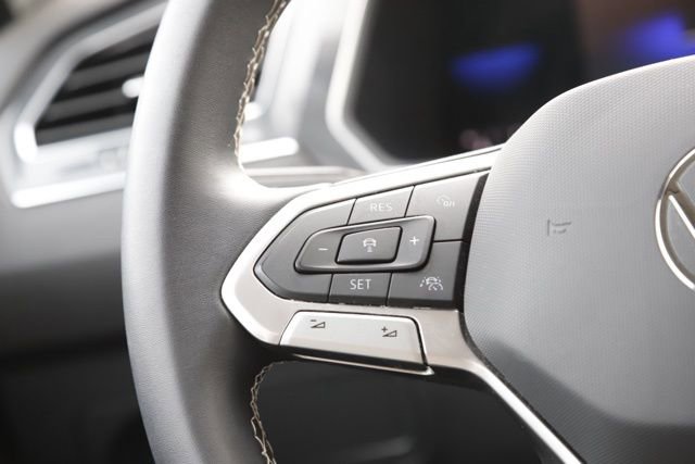 Used 2023 Volkswagen Tiguan SE image 19