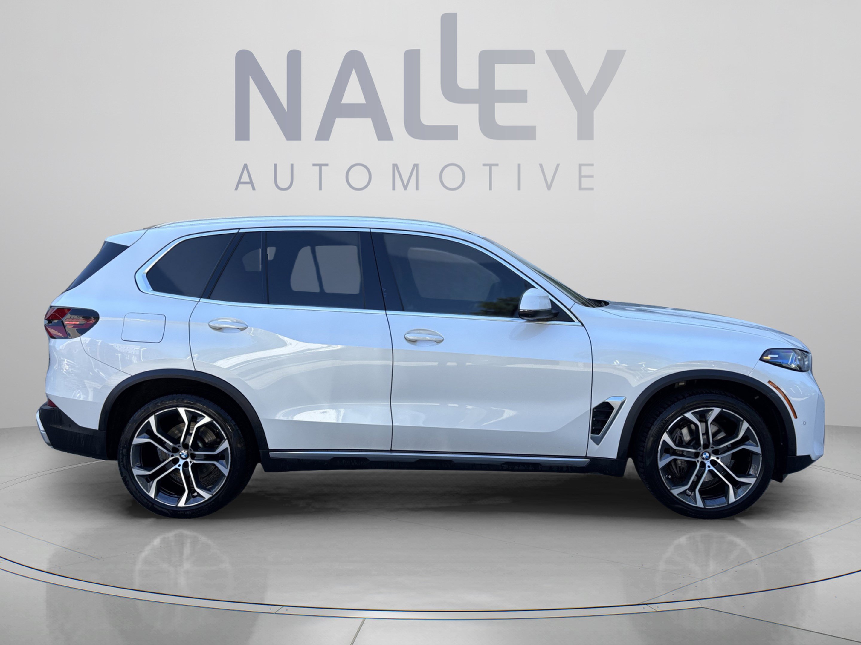 Used 2024 BMW X5 xDrive40i w/ Premium Package AWD/4WD image 7