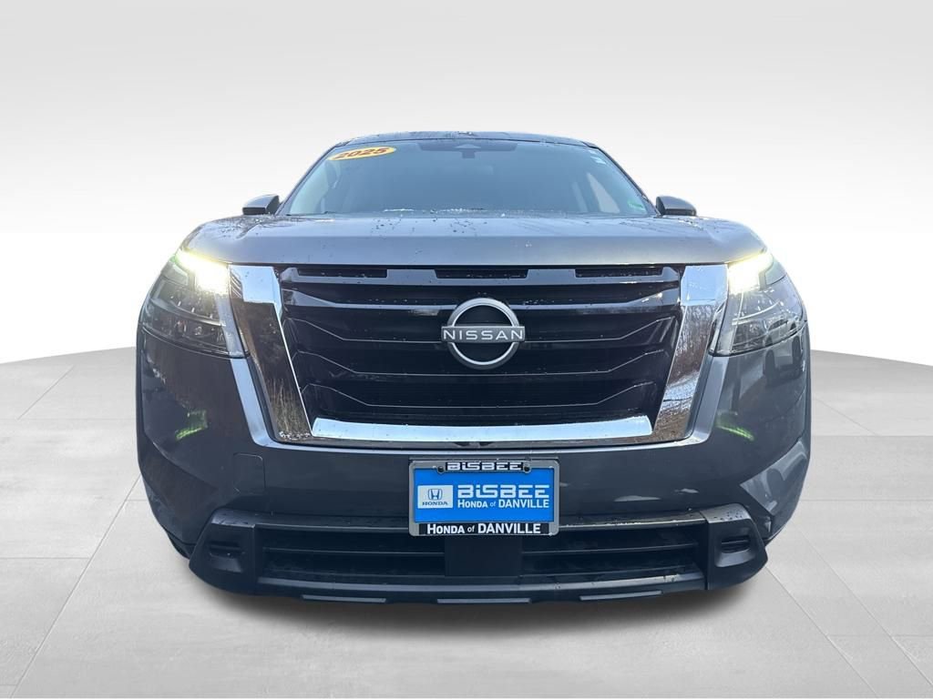 Used 2025 Nissan Pathfinder SV image 11