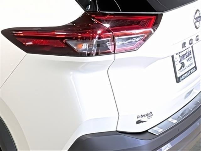 Used 2023 Nissan Rogue SL AWD/4WD image 10