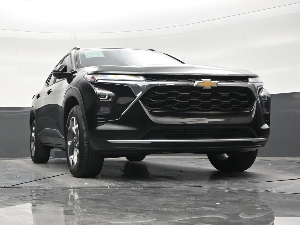 Used 2025 Chevrolet Trax LT w/ Driver Confidence Package FWD image 26
