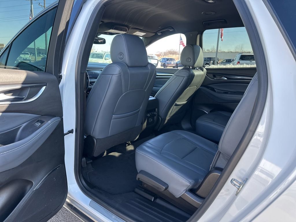 Used 2022 Buick Enclave Essence image 18
