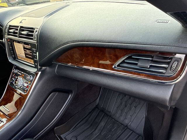 Used 2018 Lincoln Continental Reserve w/ Continental Climate Package FWD image 30