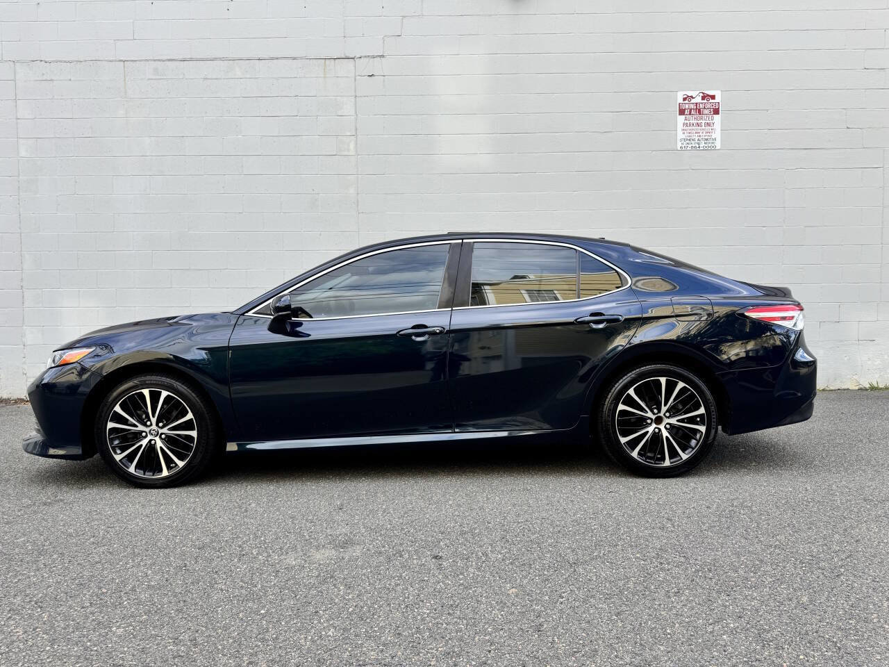 Used 2020 Toyota Camry LE image 6