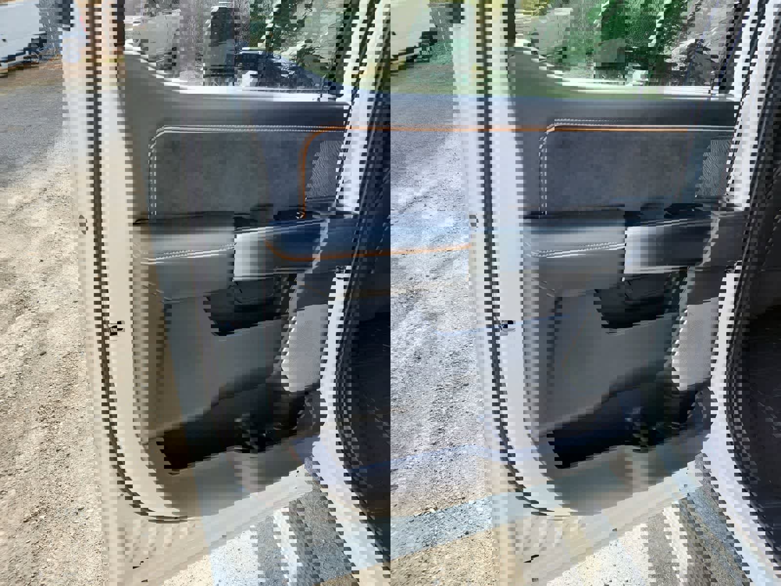 Used 2024 Ford F350 Platinum w/ FX4 Off-Road Package image 28