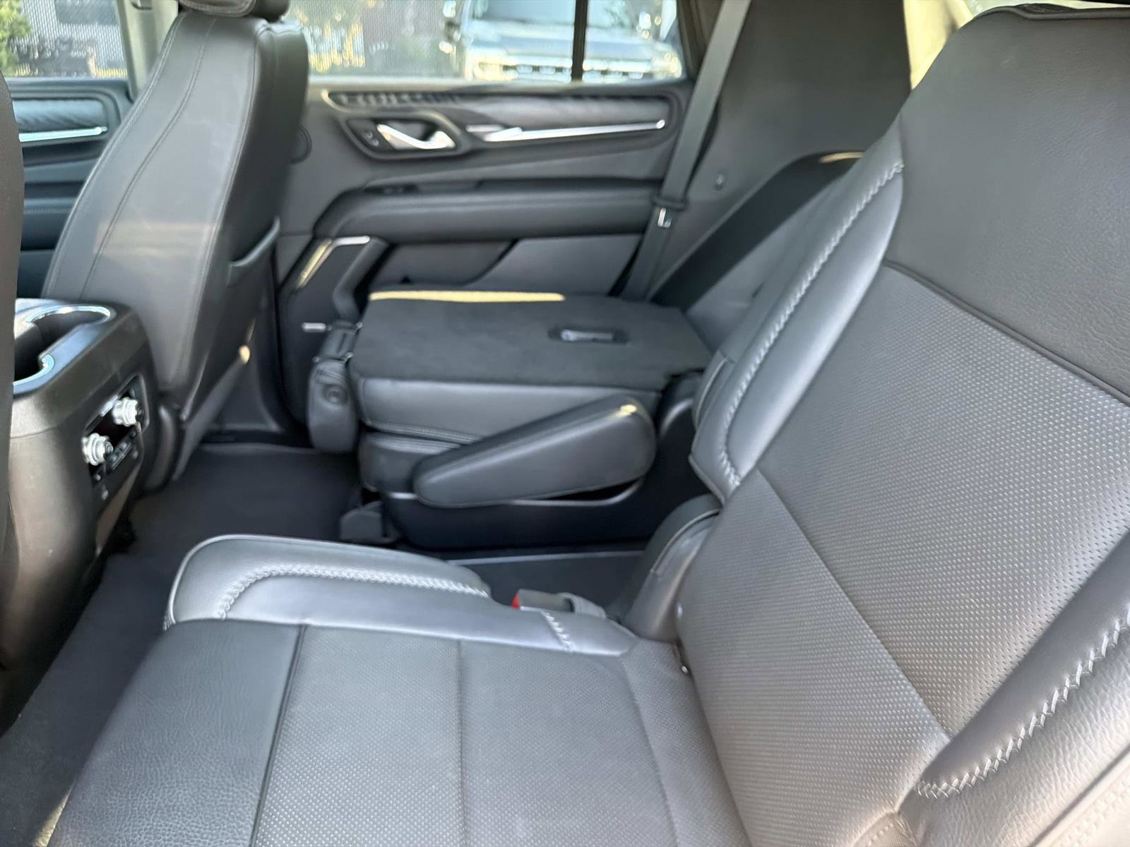 Used 2023 GMC Yukon Denali RWD image 13