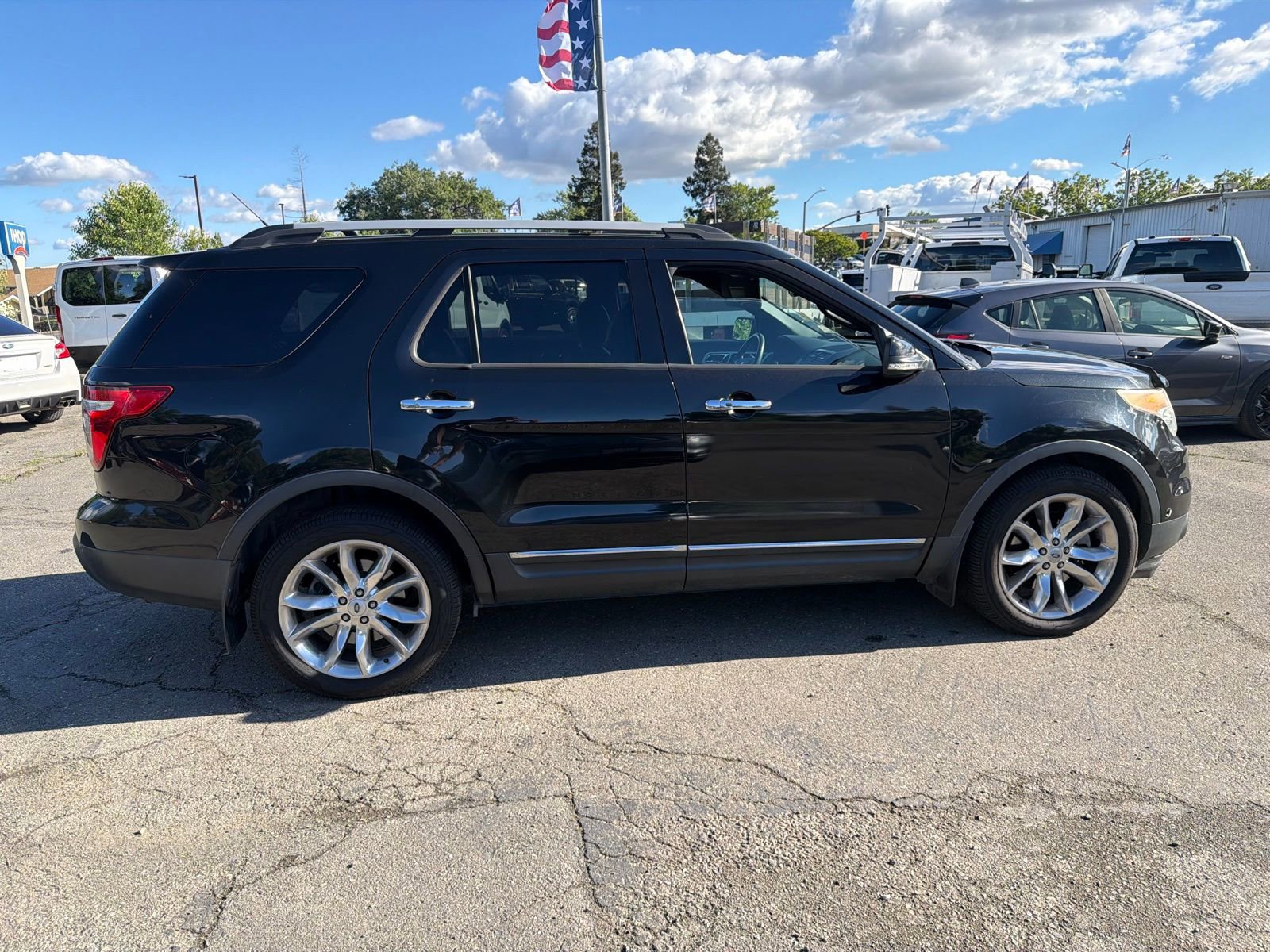 Used 2014 Ford Explorer Limited w/ Equipment Group 302A image 6
