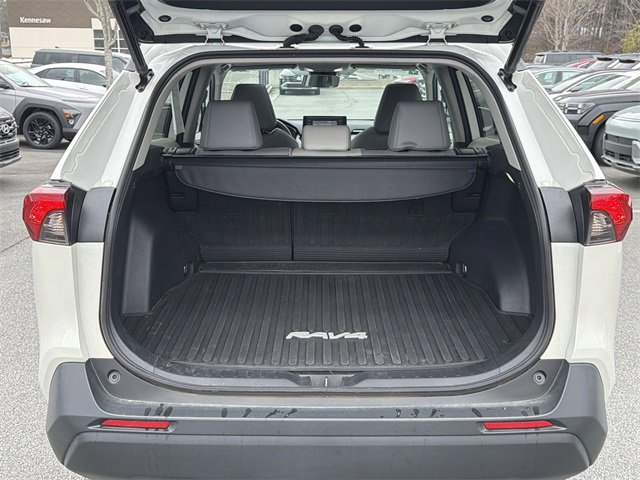 Used 2022 Toyota RAV4 XLE Premium image 18