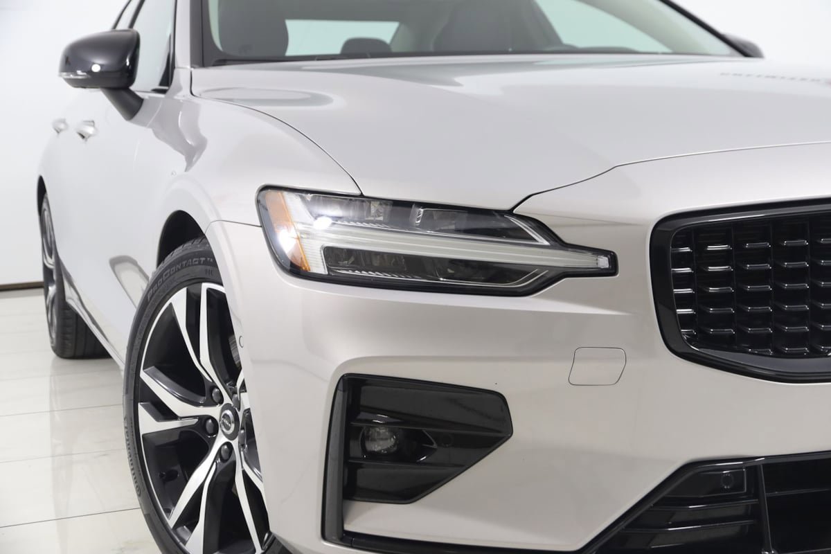 Used 2024 Volvo S60 B5 Plus AWD/4WD image 17