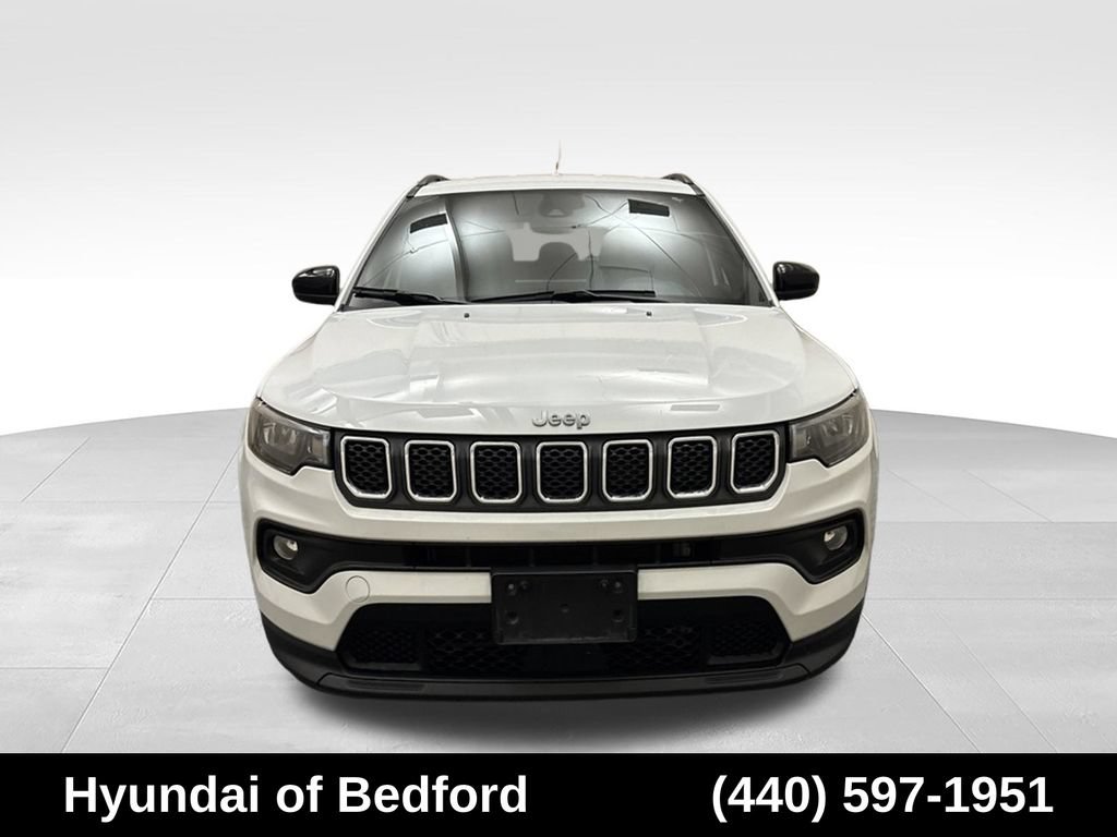 Used 2024 Jeep Compass Latitude AWD/4WD image 2