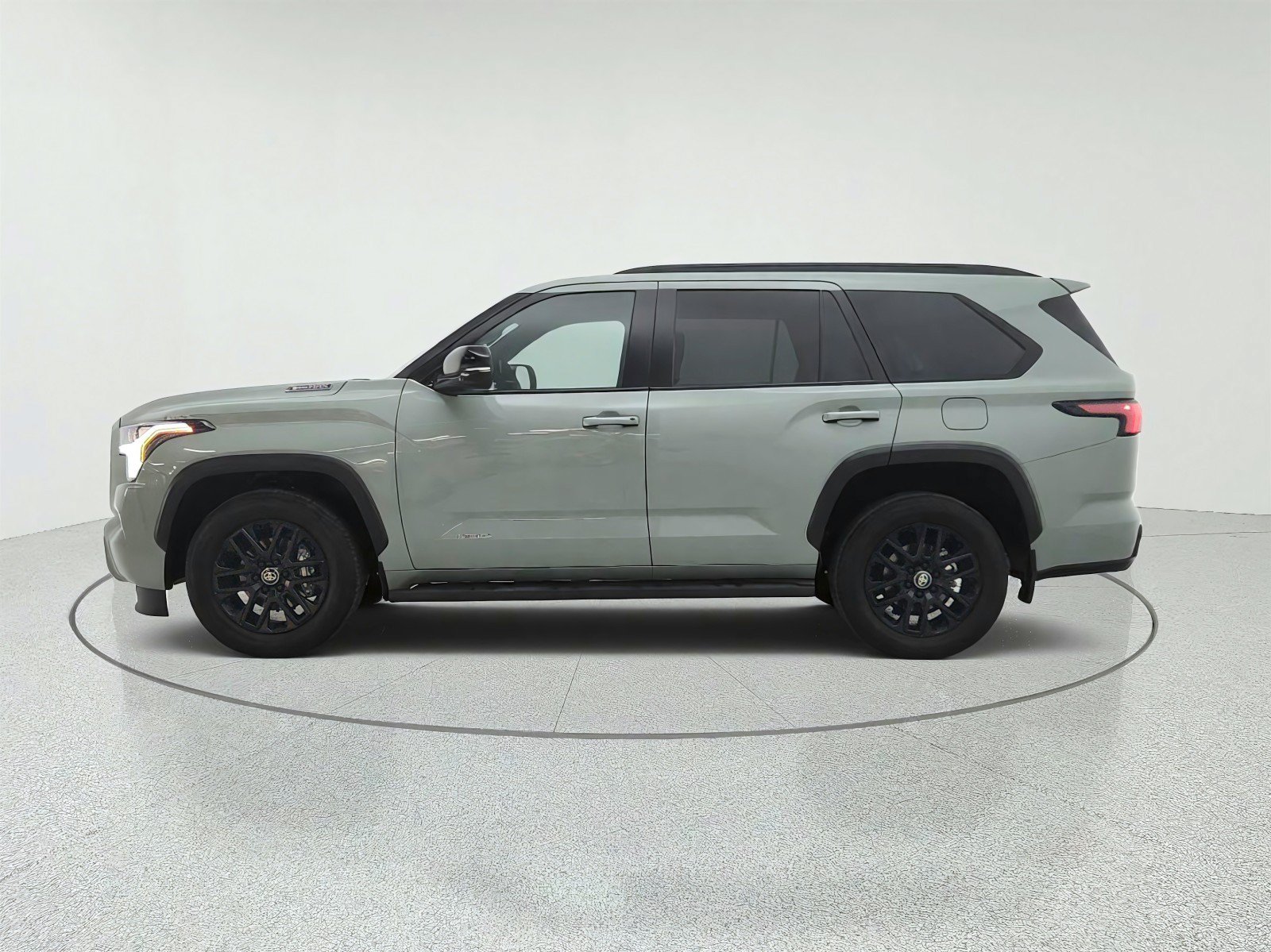 Used 2025 Toyota Sequoia Limited w/ Tow Technology Package AWD/4WD image 8