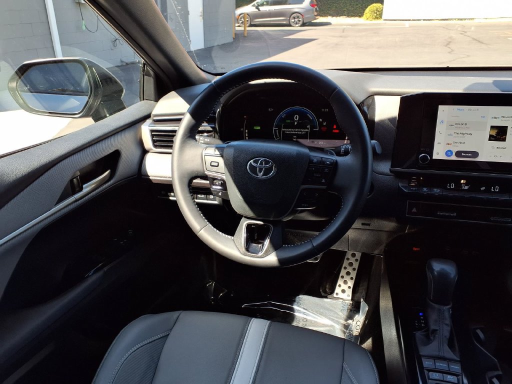 Certified 2025 Toyota Camry SE FWD image 25